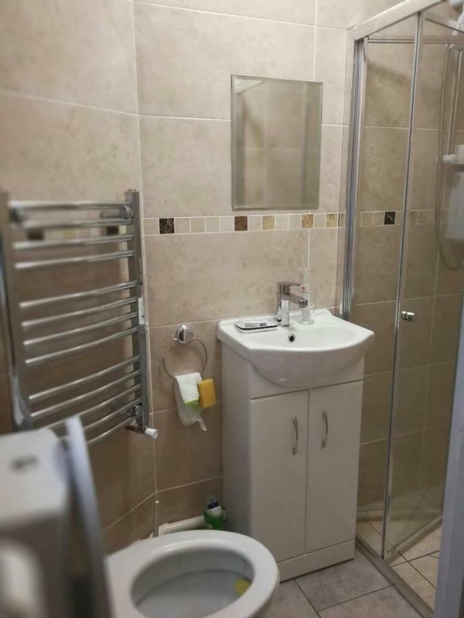 Rest Room Near To Heathrow Airport Ashford  Esterno foto